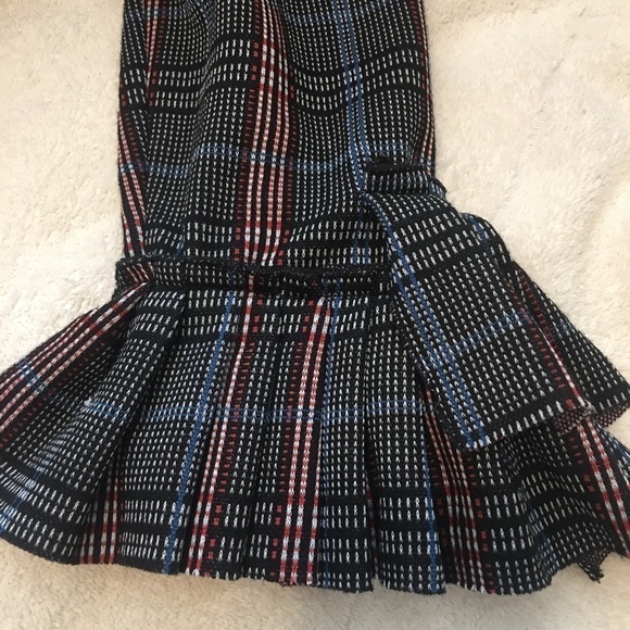 Hannah XL long sleeve pull over tunic top.”Contrasting plaid. Pleated cuffs. - Picture 2 of 8